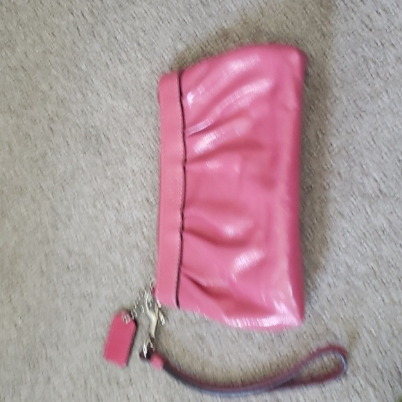 COACH Pleated Medium Leather Wristlet Purse ~ Hot Pink Fuchsia - Picture 1 of 7